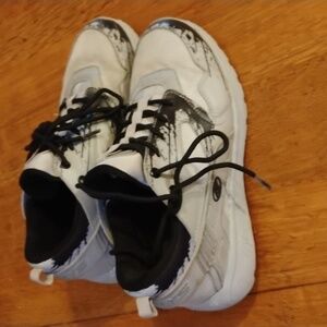 Heelys size 8 grey shoes/ skates. Great condition.. So fun for work/ school.